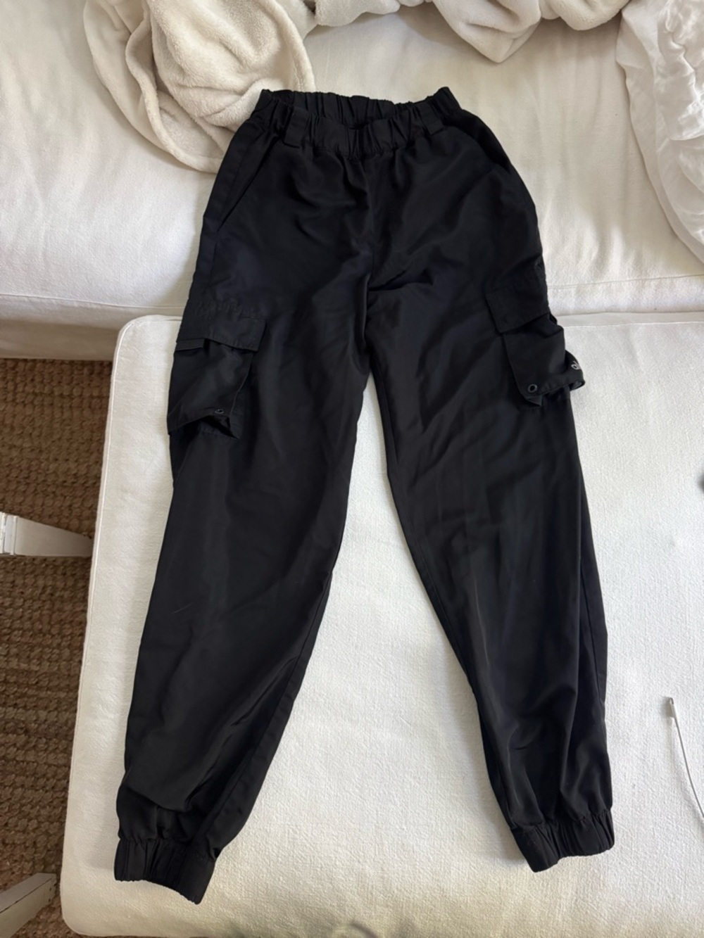 Alo “It Girl” Black Cargo Jogger Pants